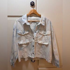 Kensie Light Blue Tie-Dye Cropped Jean Jacket